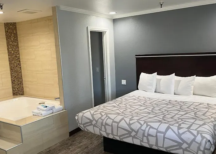 Laguna Inn And Suites